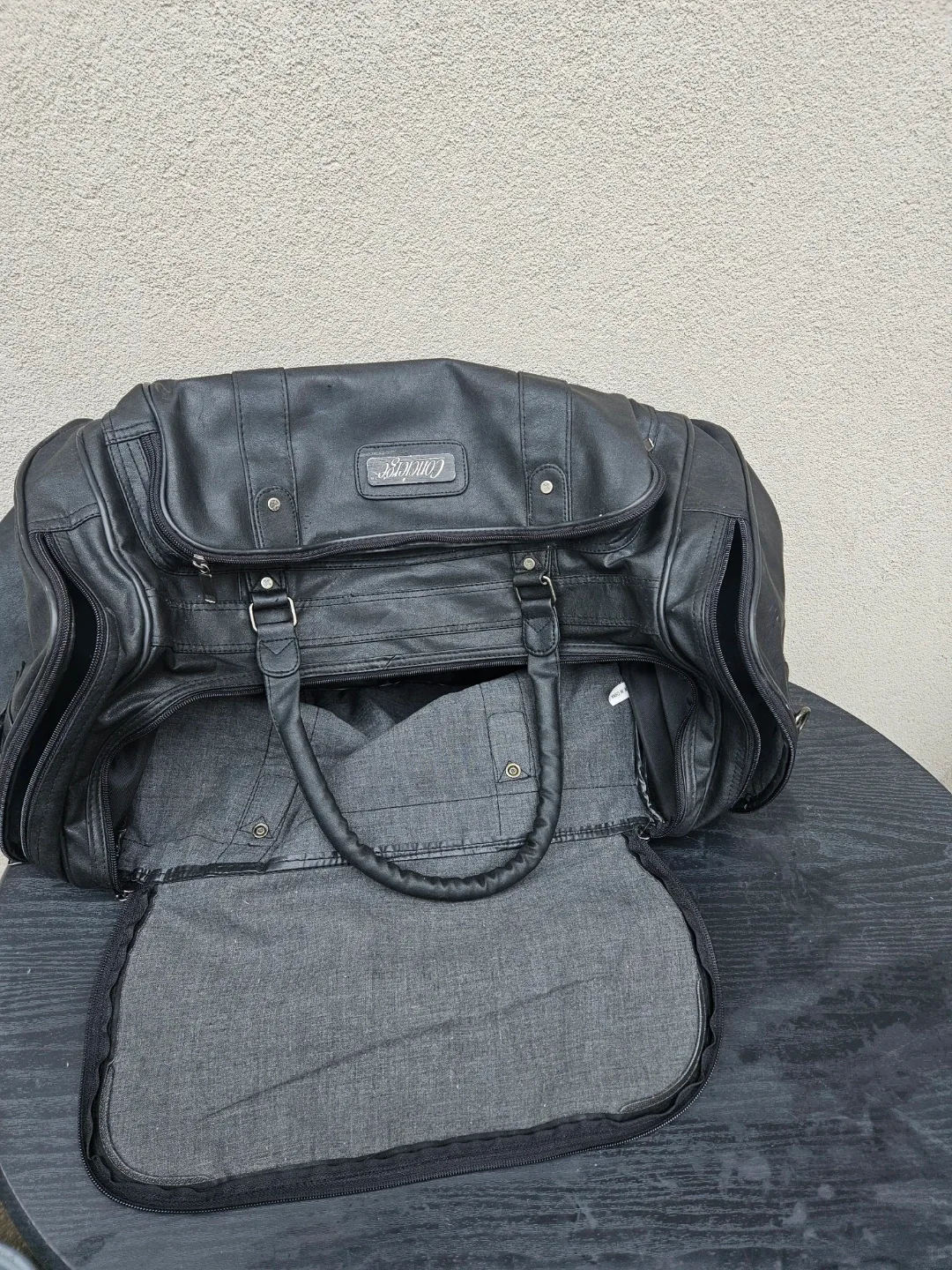 Concierge Black Duffle Bag image indicator(4)