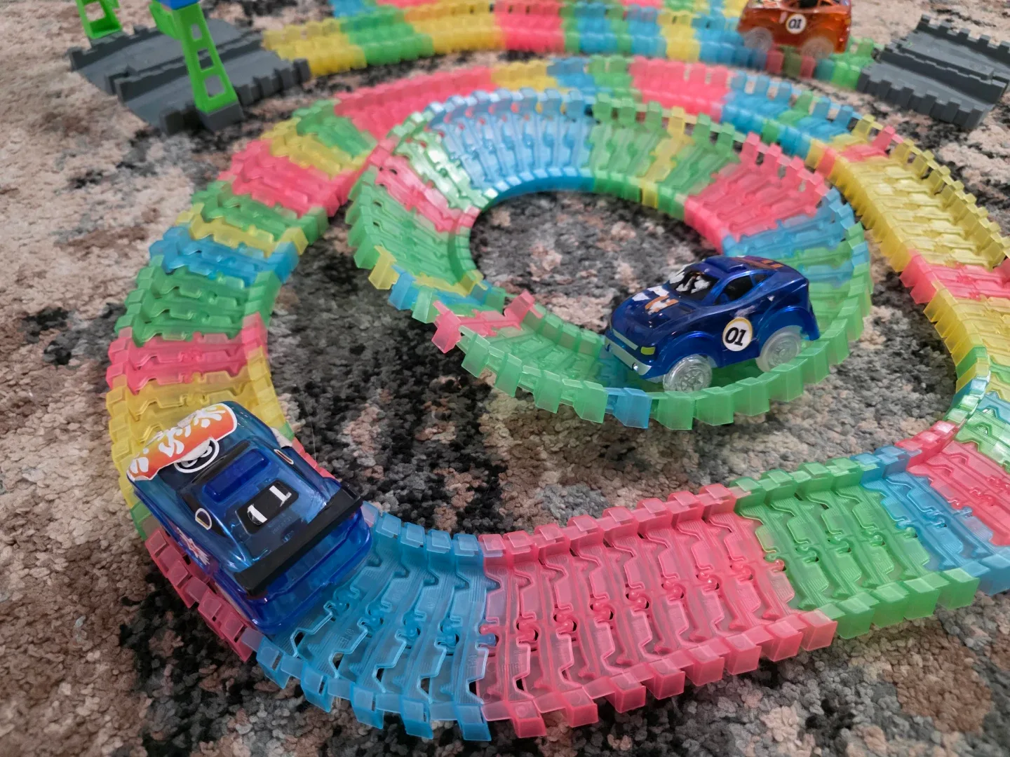 Twister Tracks Glow Race Track Set image indicator(2)