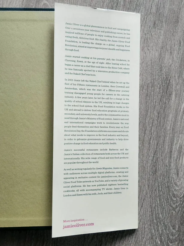 Jamie Oliver's Christmas Cookbook image indicator(3)