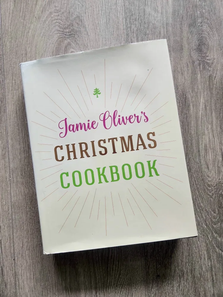 Jamie Oliver's Christmas Cookbook image indicator(6)