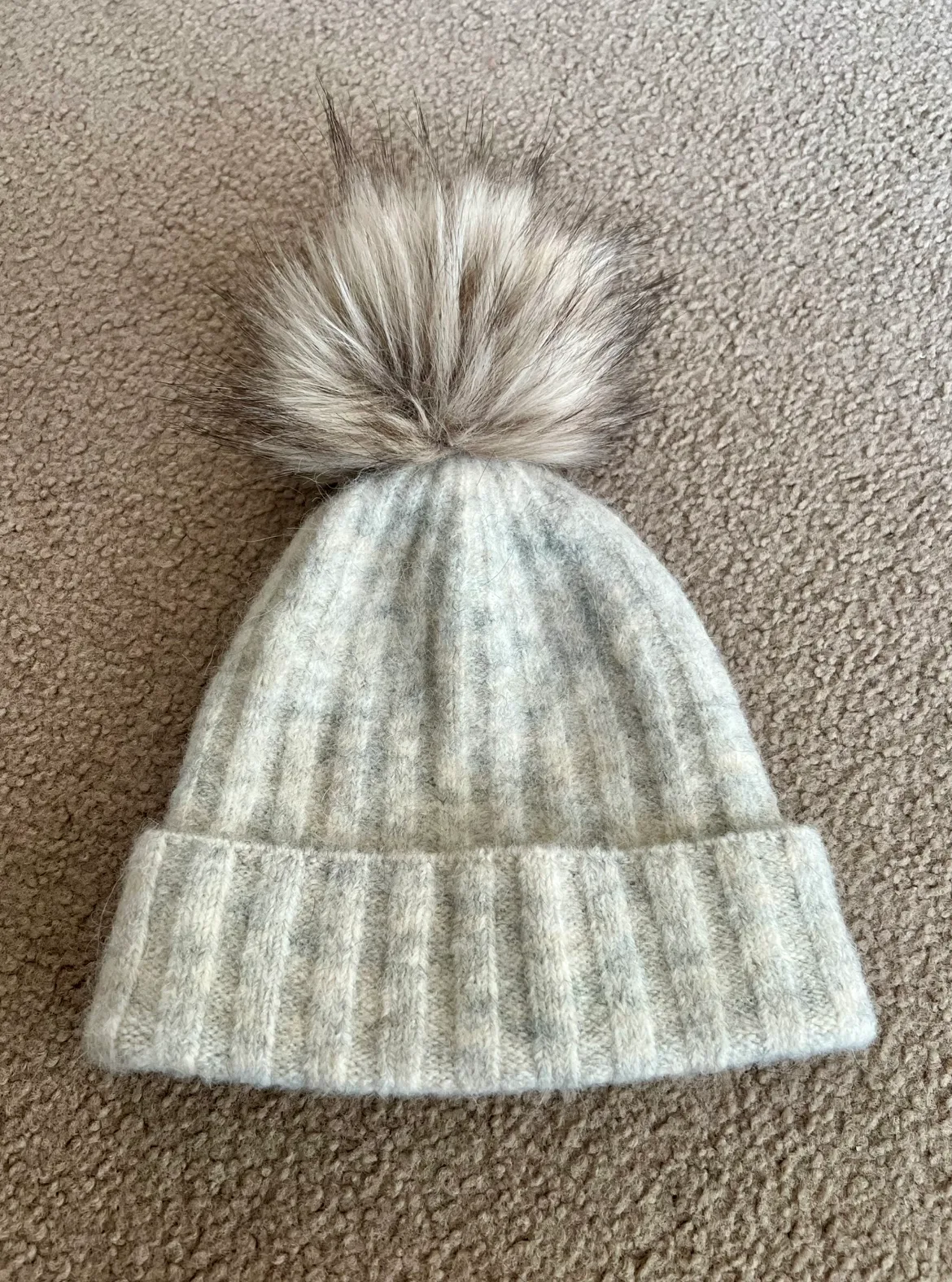 Aritzia Pom Beanie image indicator(3)