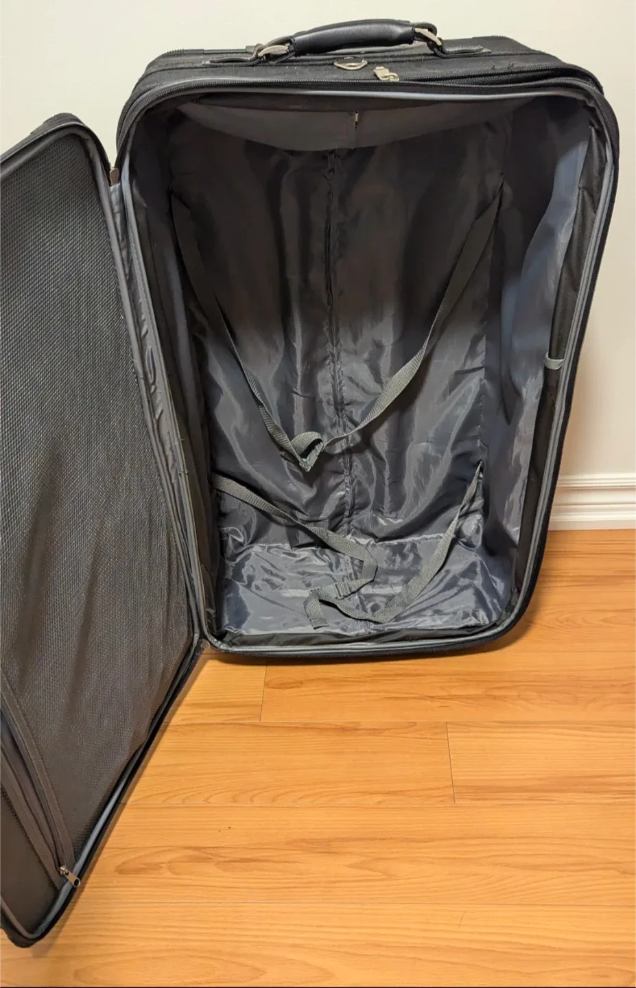 Dockers Rolling Suitcase (Large)- Black image indicator(3)