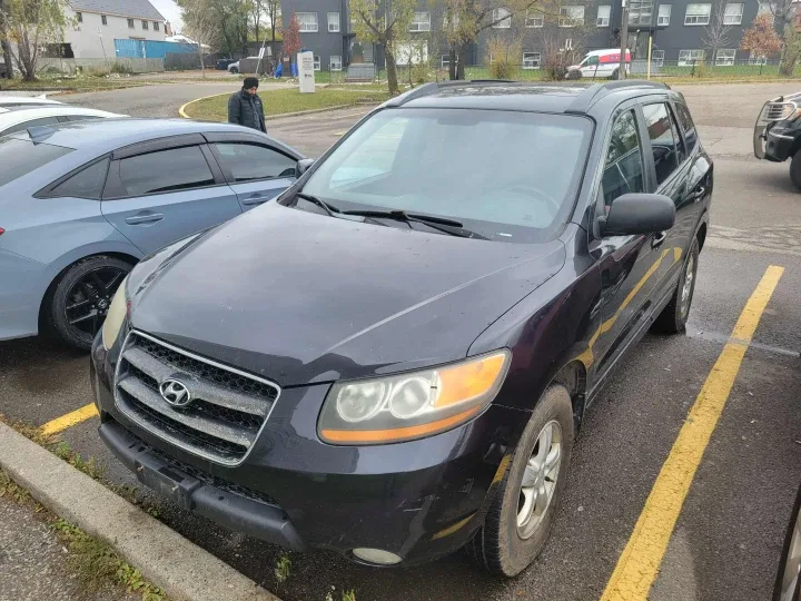 Hyundai Santa Fe SUV - Black image indicator(2)