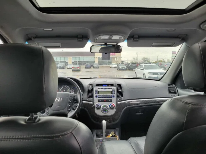 Hyundai Santa Fe SUV - Black image indicator(8)