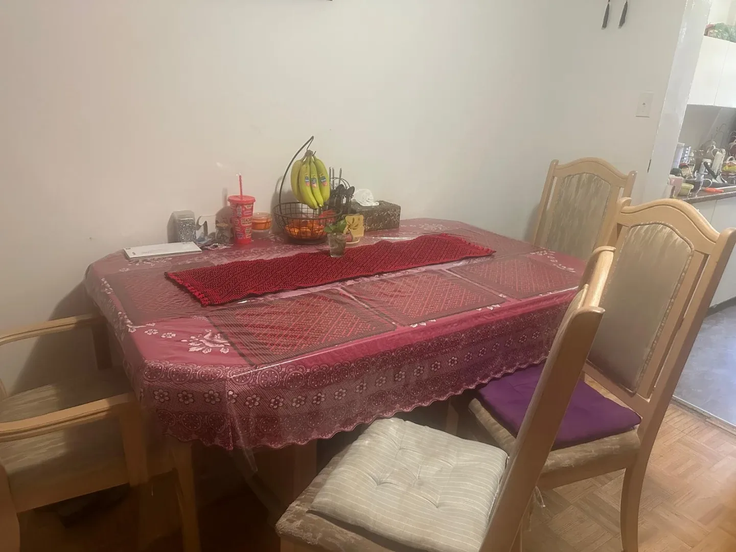 Dining table and chairs set image indicator(3)