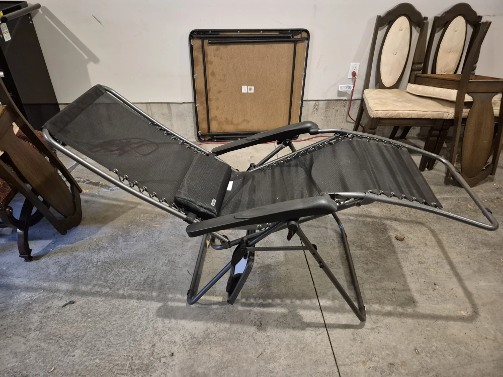 Zero Gravity Lounge Chair - Relax in Style!