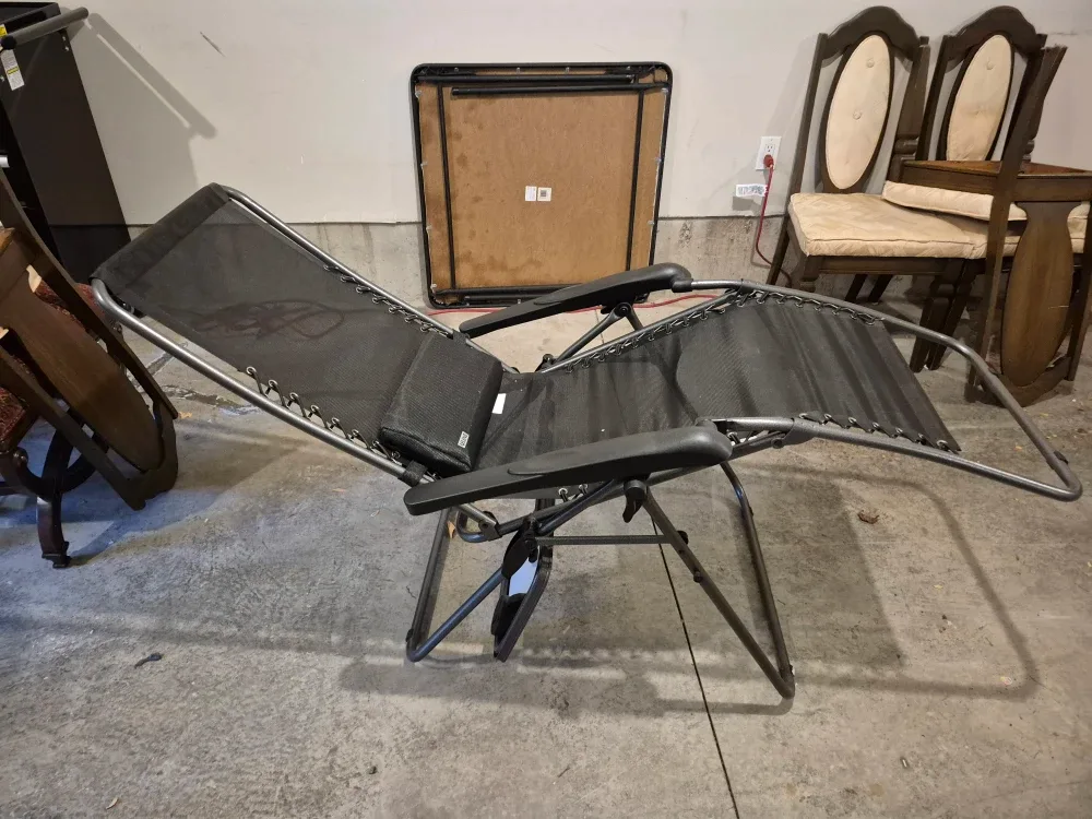 Zero Gravity Lounge Chair - Relax in Style!