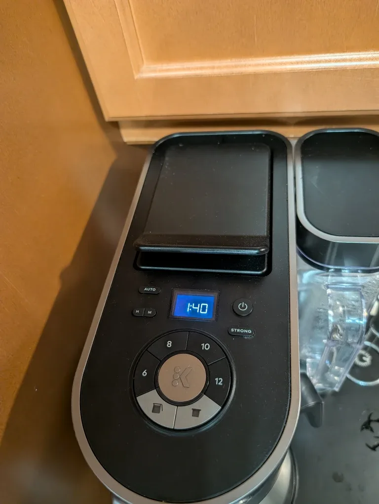 Keurig Coffee Maker - Black & Silver image indicator(2)