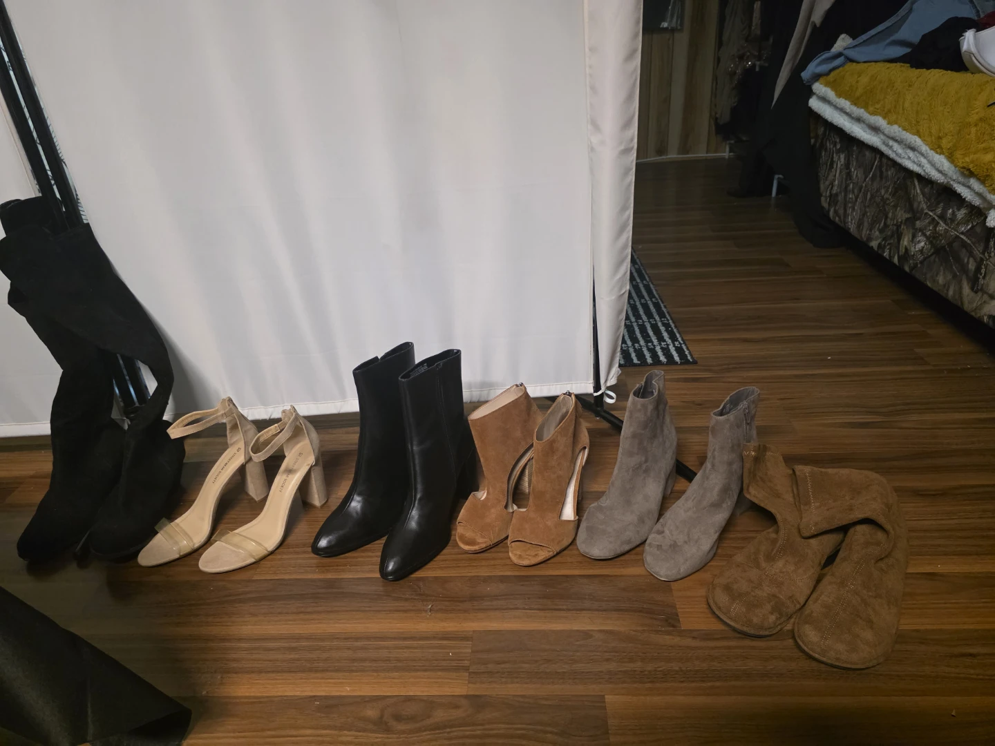 Shoe bundle **TAKE ALL FOR $20**