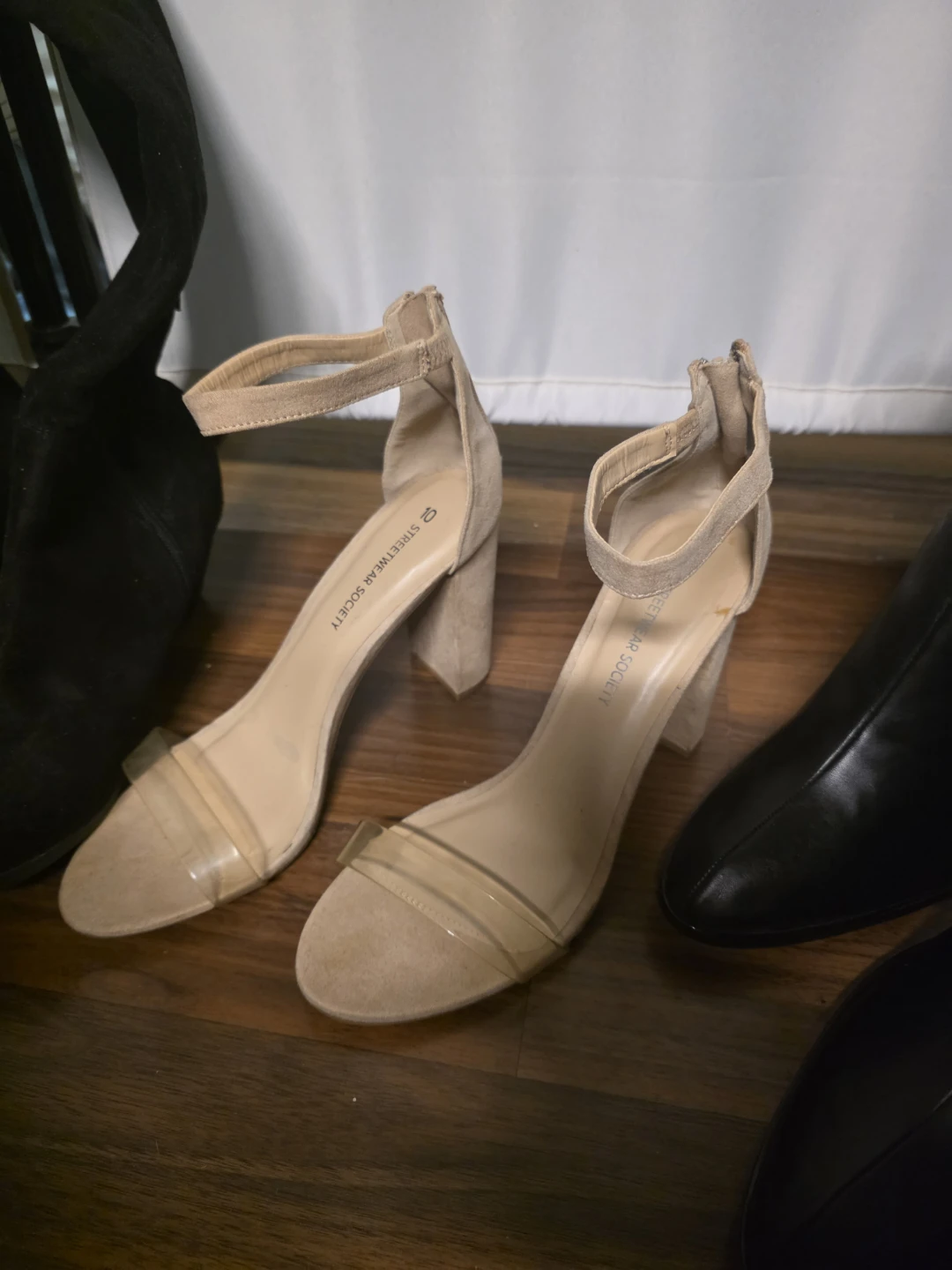 Shoe bundle **TAKE ALL FOR $20** - photo 4