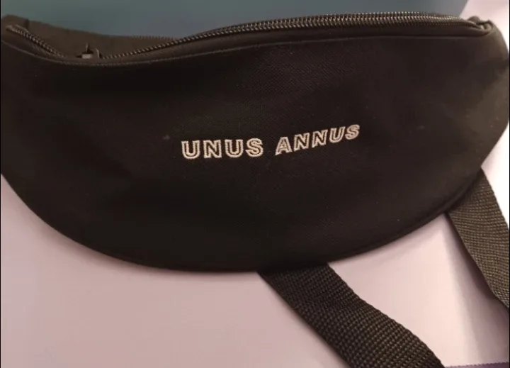 Unus Annus Black Fanny Pack