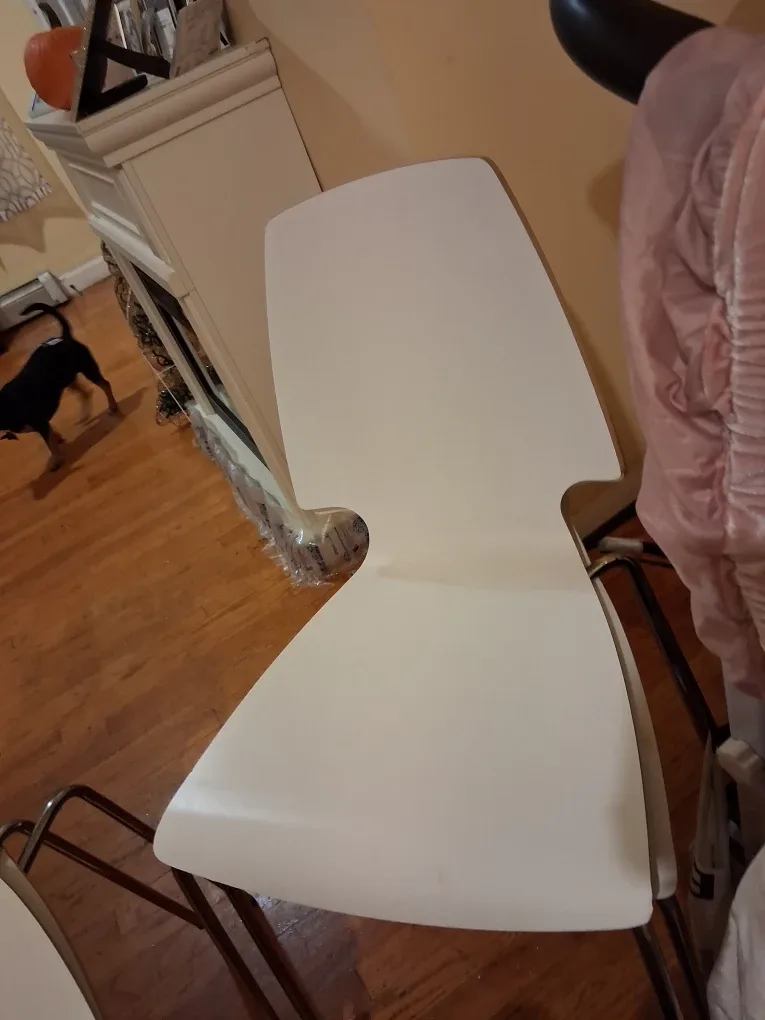 Set of 4 White Stacking Chairs image indicator(10)