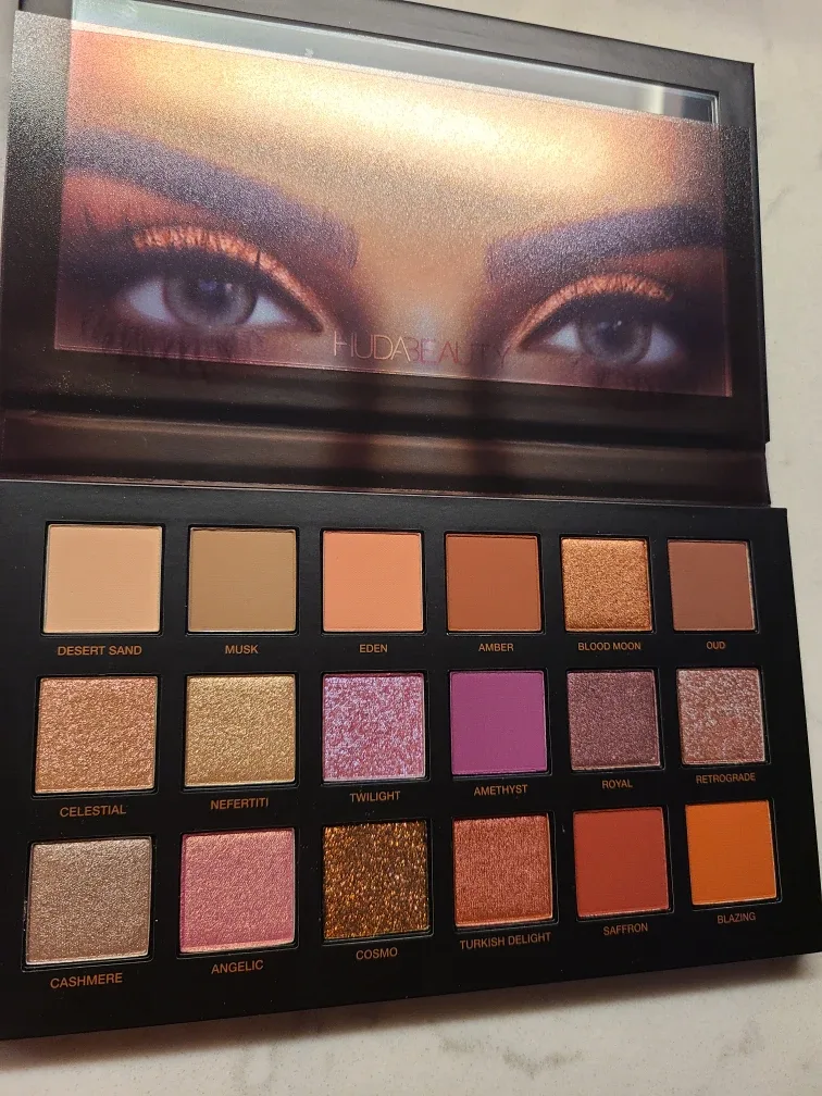 Huda Beauty Desert Dusk Eyeshadow Palette image indicator(5)