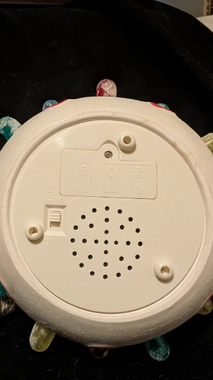 Hallmark's 2010 "Seasons Treatings" Musical Light Up Snowman image indicator(6)