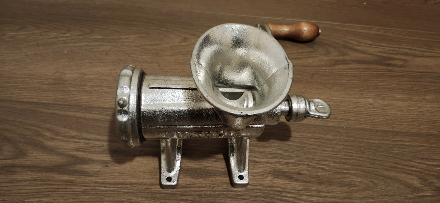 Victoria Cast Iron Meat Grinder, Number 12 - photo 3