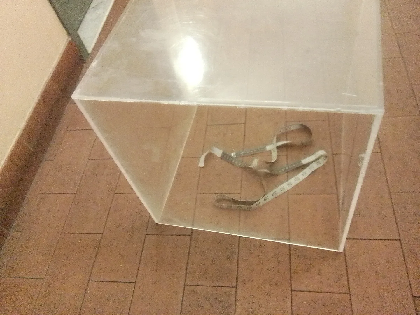 🥕Clear Acrylic end table box- 18x18 inches image indicator(4)