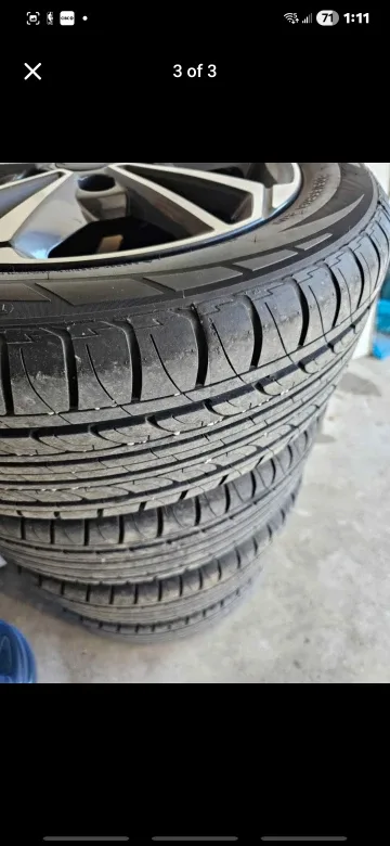 Kia Rims and Tires Set image indicator(2)