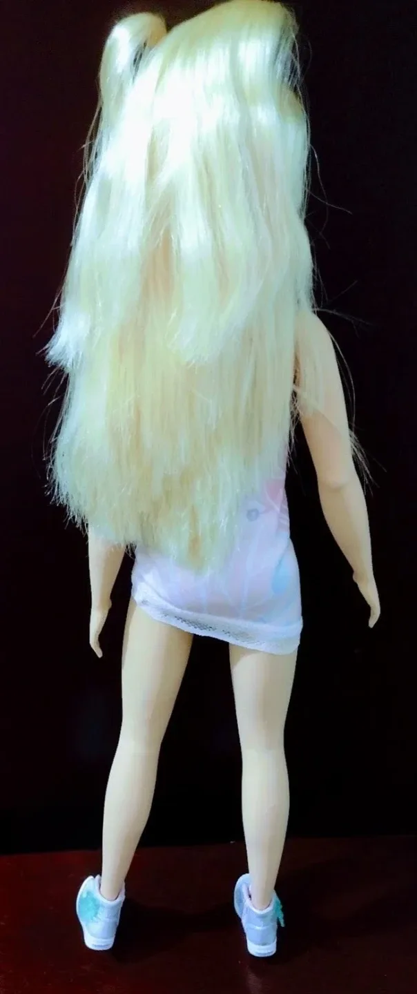 My First Barbie Doll & Extra Outfit. image indicator(4)