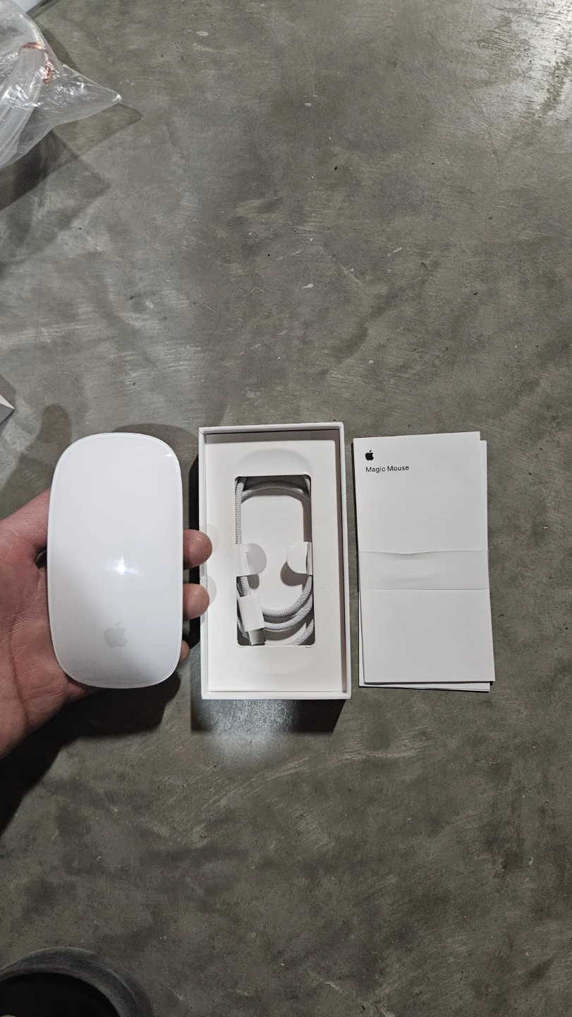 Apple Magic Mouse - Like New! - photo 3