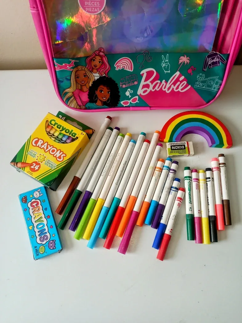 New/LikeNew~Backpack& Crayons image indicator(2)