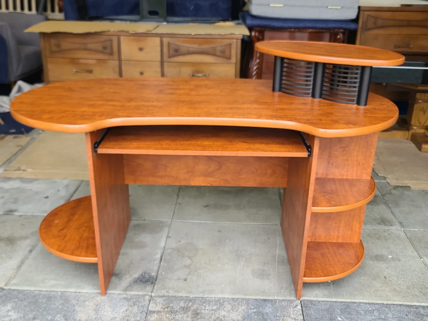 Kidney Shape Desk with Keyboard Tray