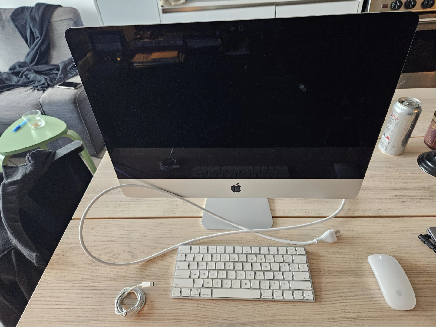 Apple iMac Desktop Computer with Keyboard and Mouse