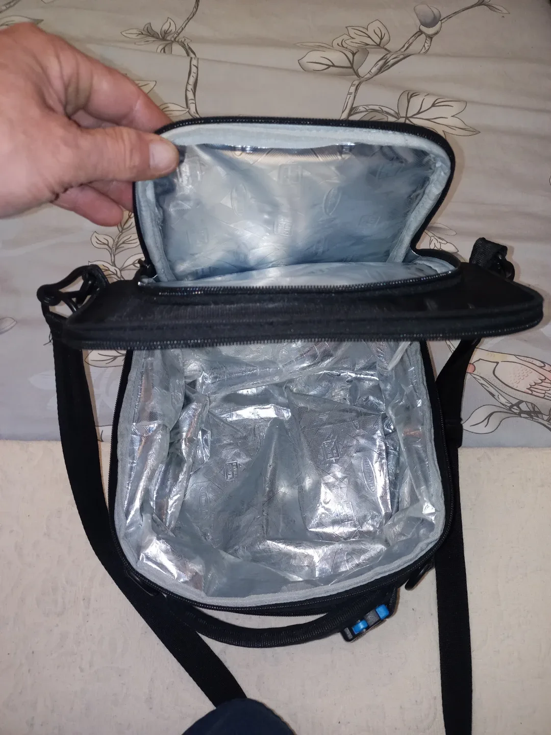 Columbia Insulated Lunch Bag image indicator(2)