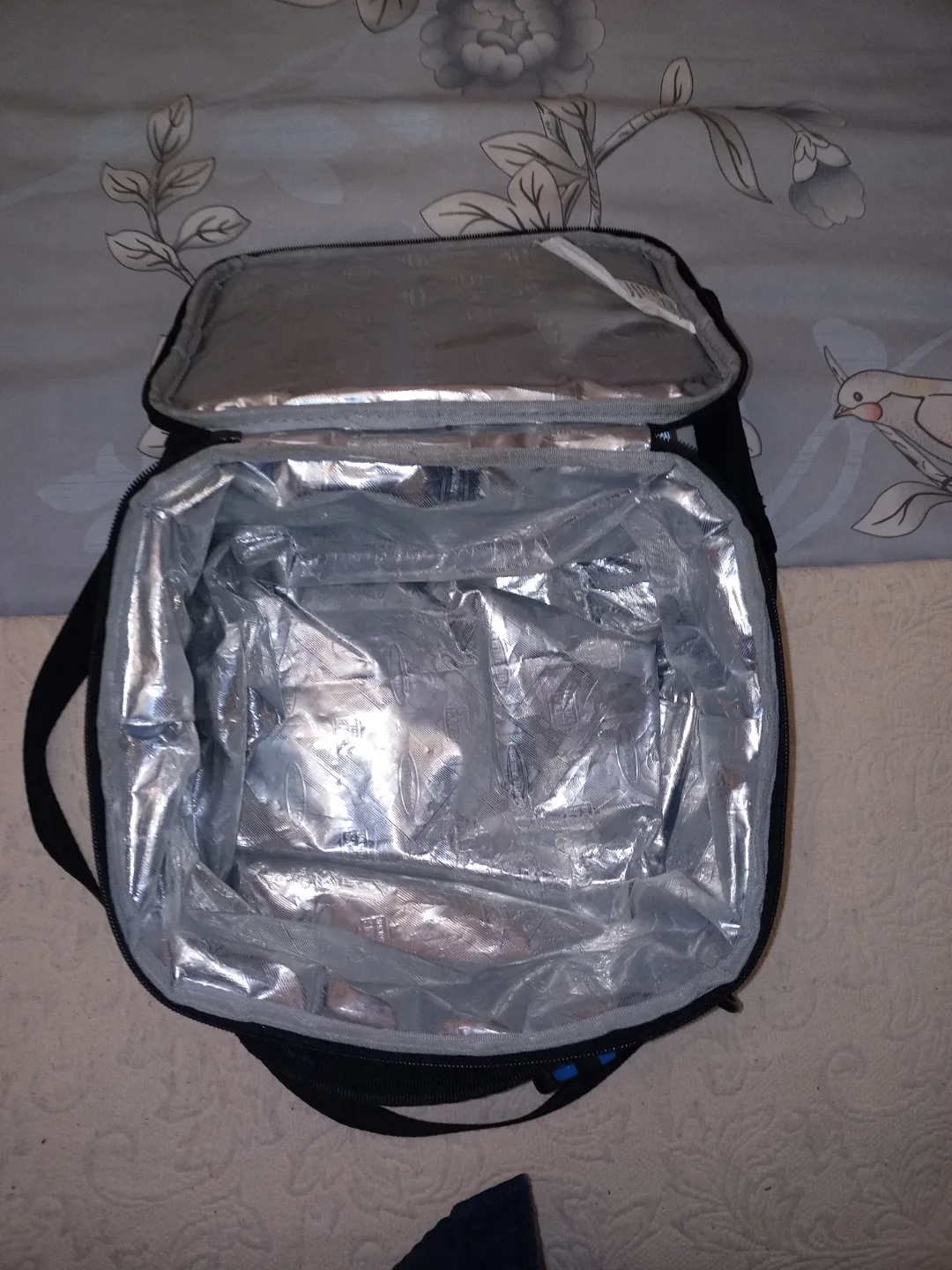 Columbia Insulated Lunch Bag image indicator(3)