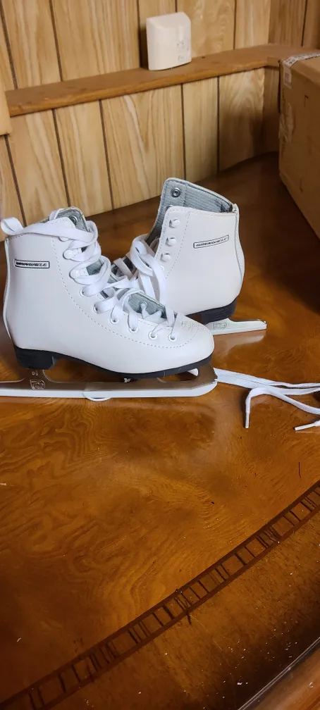 Riedell White Figure Skates - Size 5