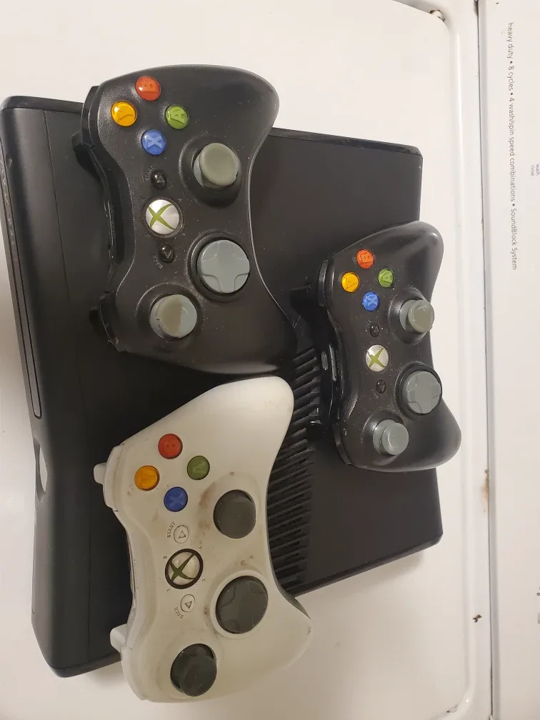 Xbox 360 Console with 3 Controllers image indicator(2)