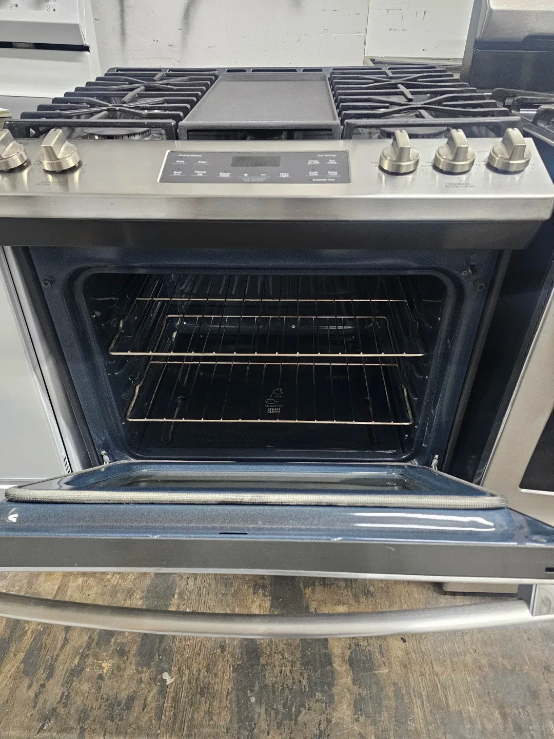 GE Profile 30in Stainless steel gas stove image indicator(2)