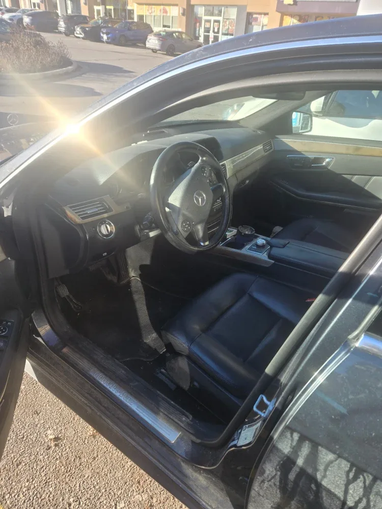 Mercedes-Benz E 350 4MATIC Sedan image indicator(5)