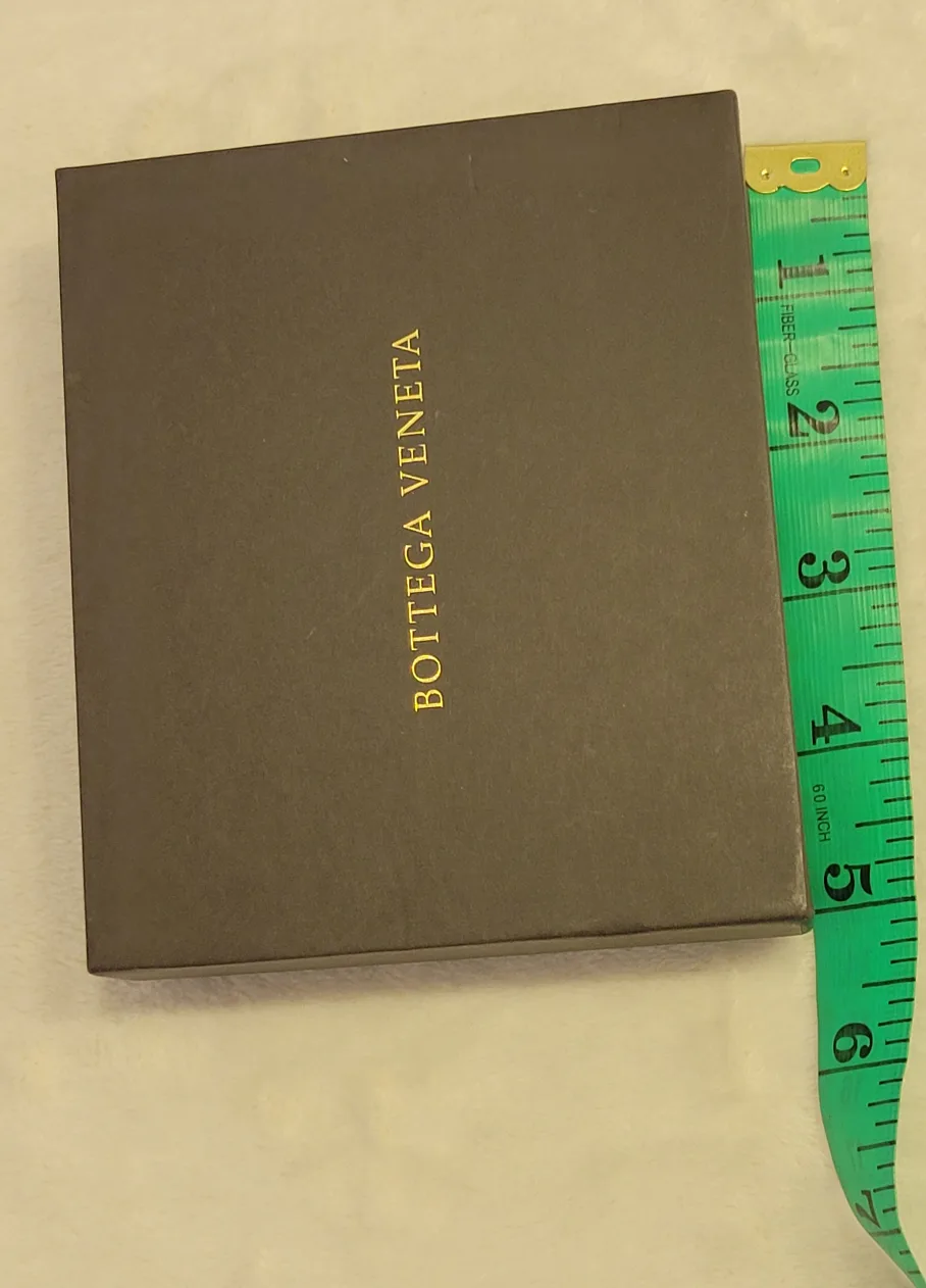 Saks Fifth Avenue Empty Gift Box image indicator(10)