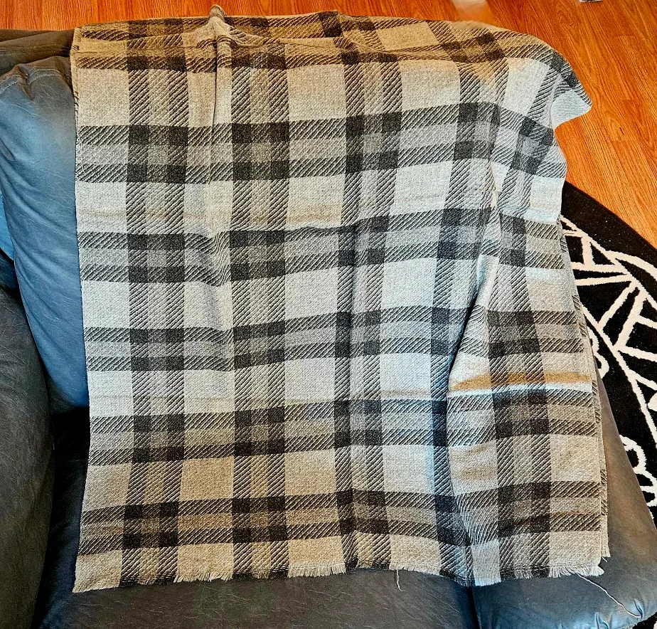 Plaid Throw Blanket - Grey & Black ✨️ image indicator(3)