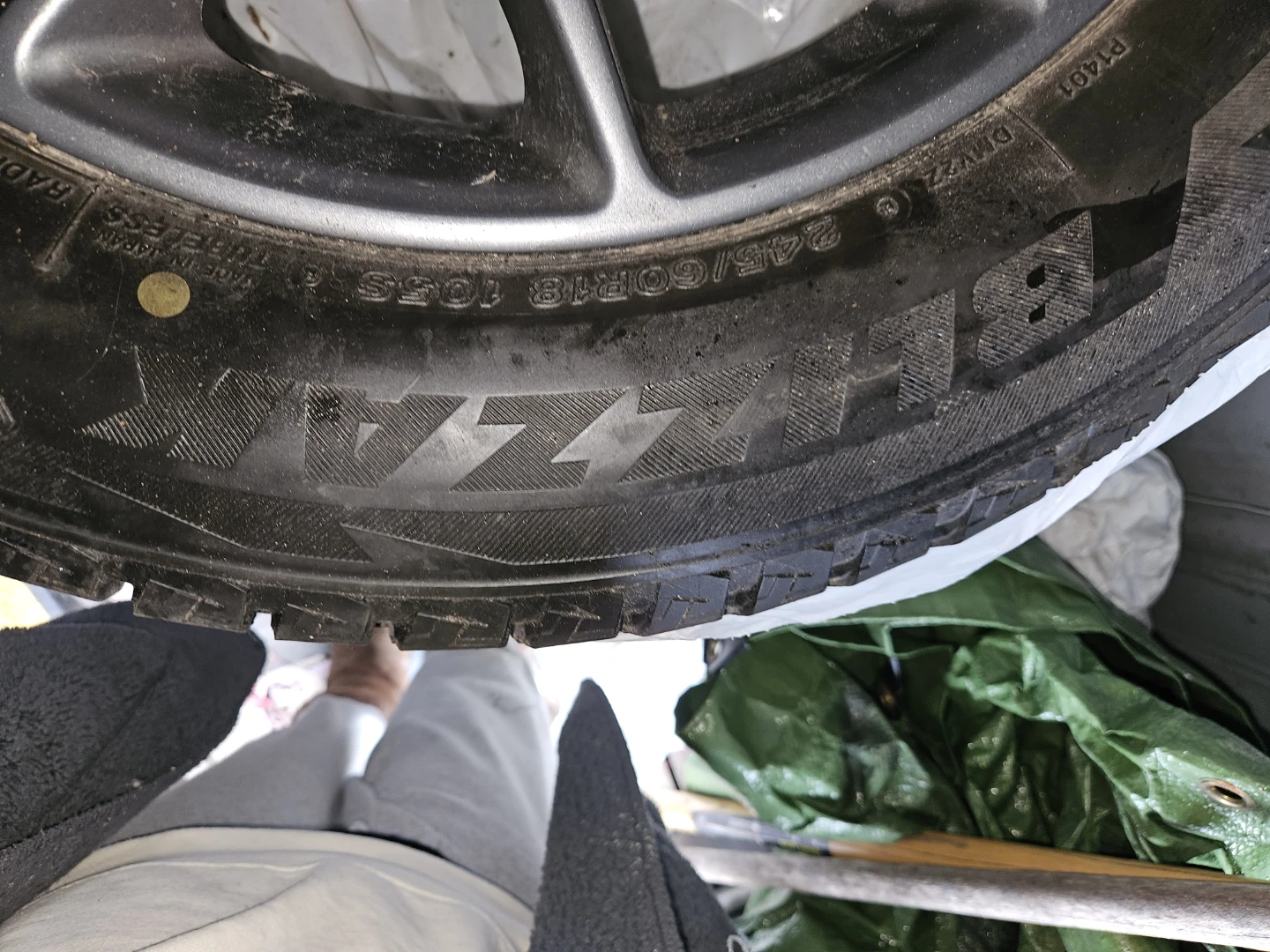 Bridgestone Blizzak 245/60R18 Winter Tire - photo 4