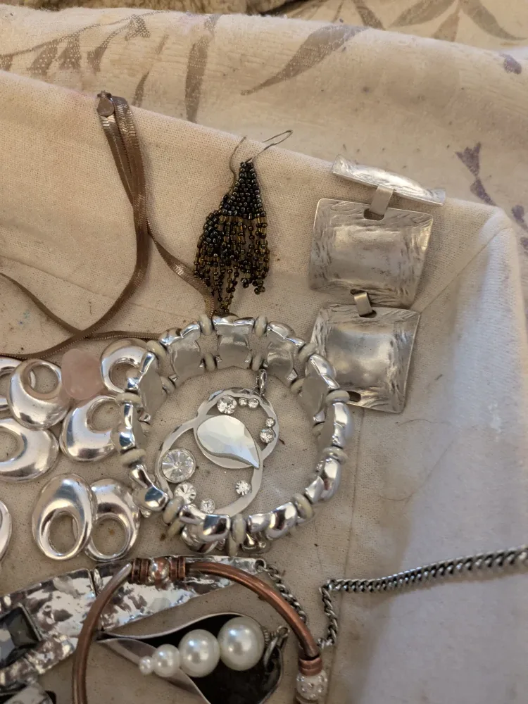 Assorted Silver Tone Costume Jewellery image indicator(3)