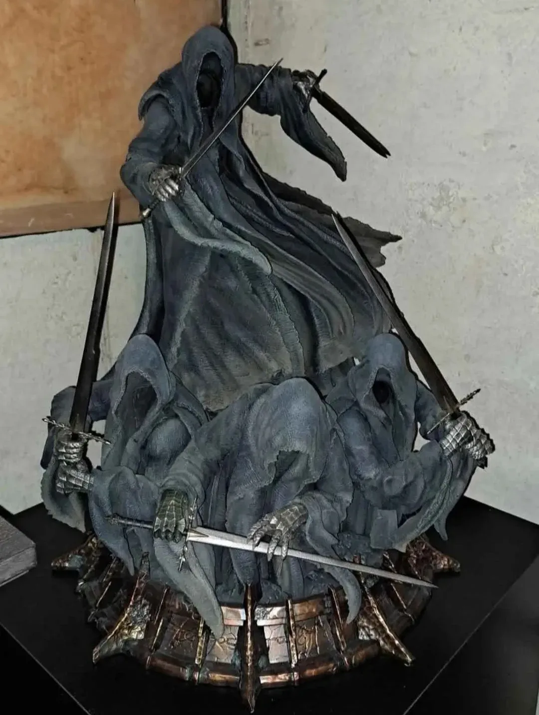Lord of the Rings Nazgul Statue image indicator(3)