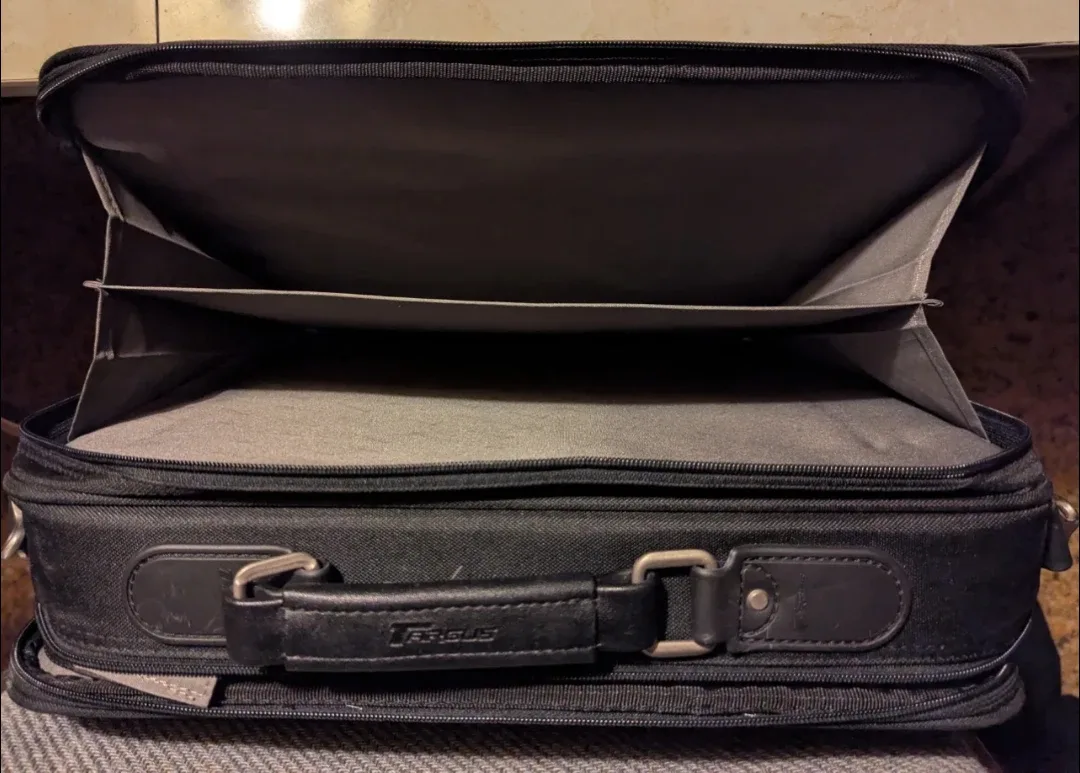 Targus Black Laptop Bag image indicator(3)