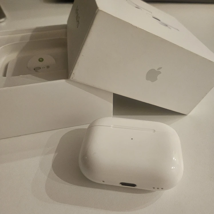 Apple AirPods Pro (2nd generation) - photo 5