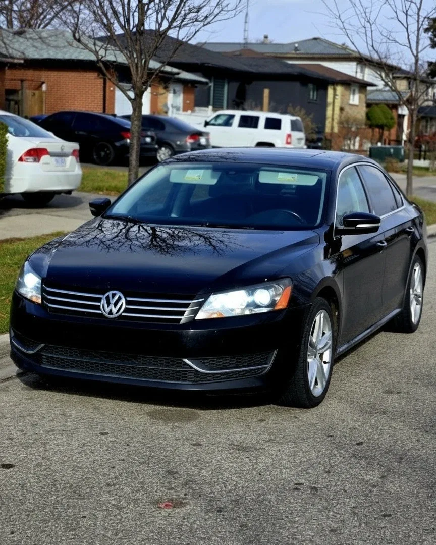 Volkswagen Passat - Black Sedan