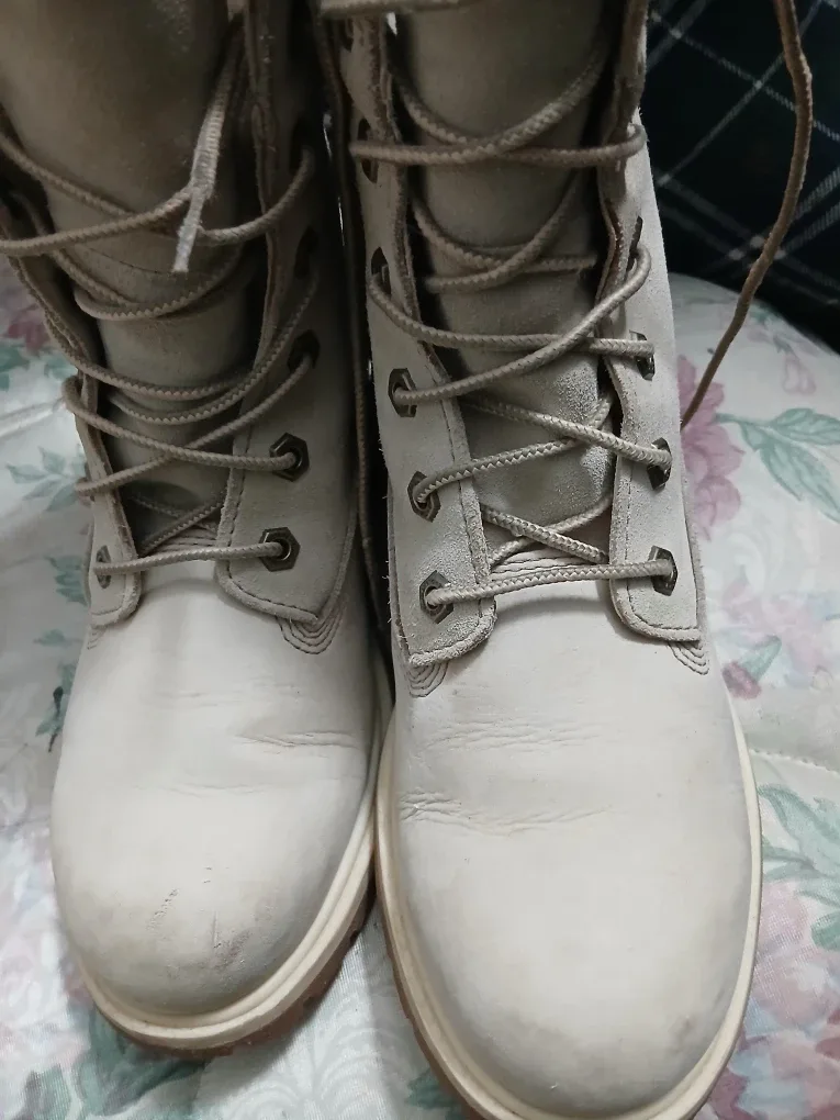 Timberland Waterproof Boots - Size 8 image indicator(2)