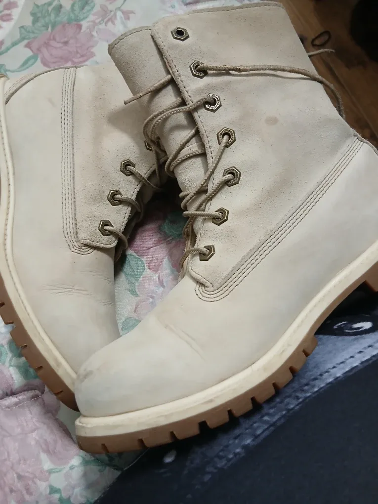 Timberland Waterproof Boots - Size 8 image indicator(4)