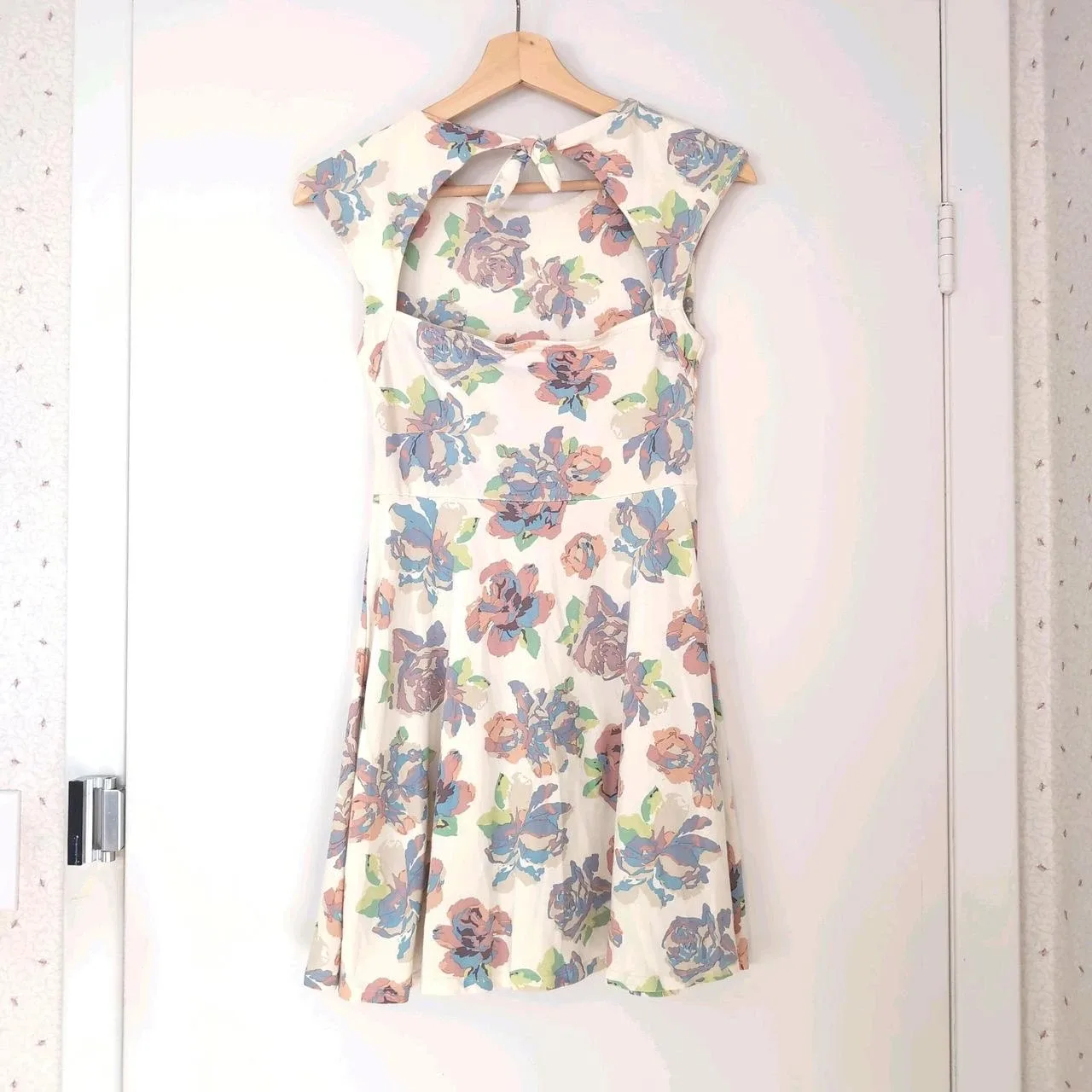 Aritzia Talula Floral Dress - Size Small image indicator(2)