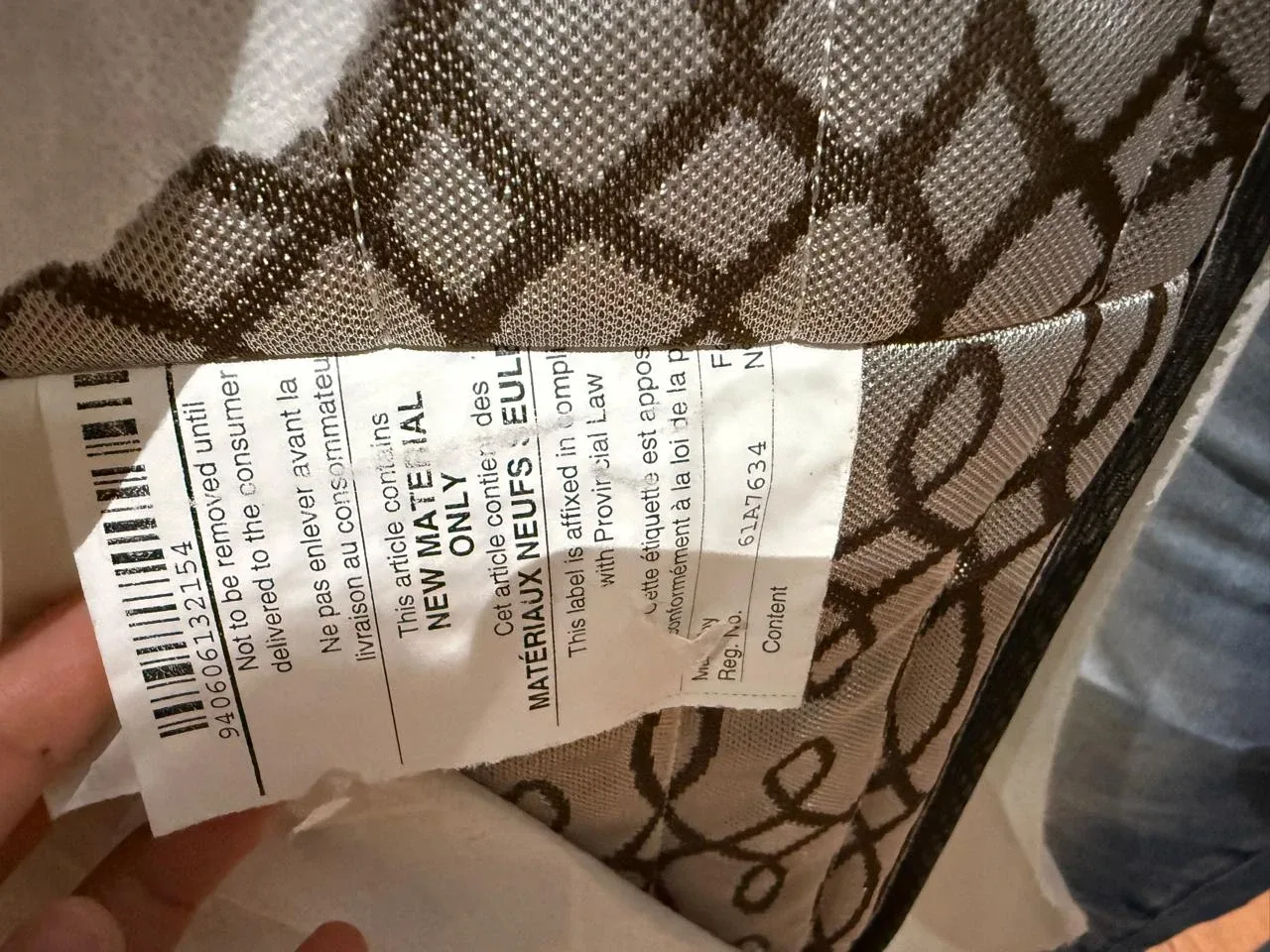 Queen size Sealy Mattress - Like New! image indicator(3)