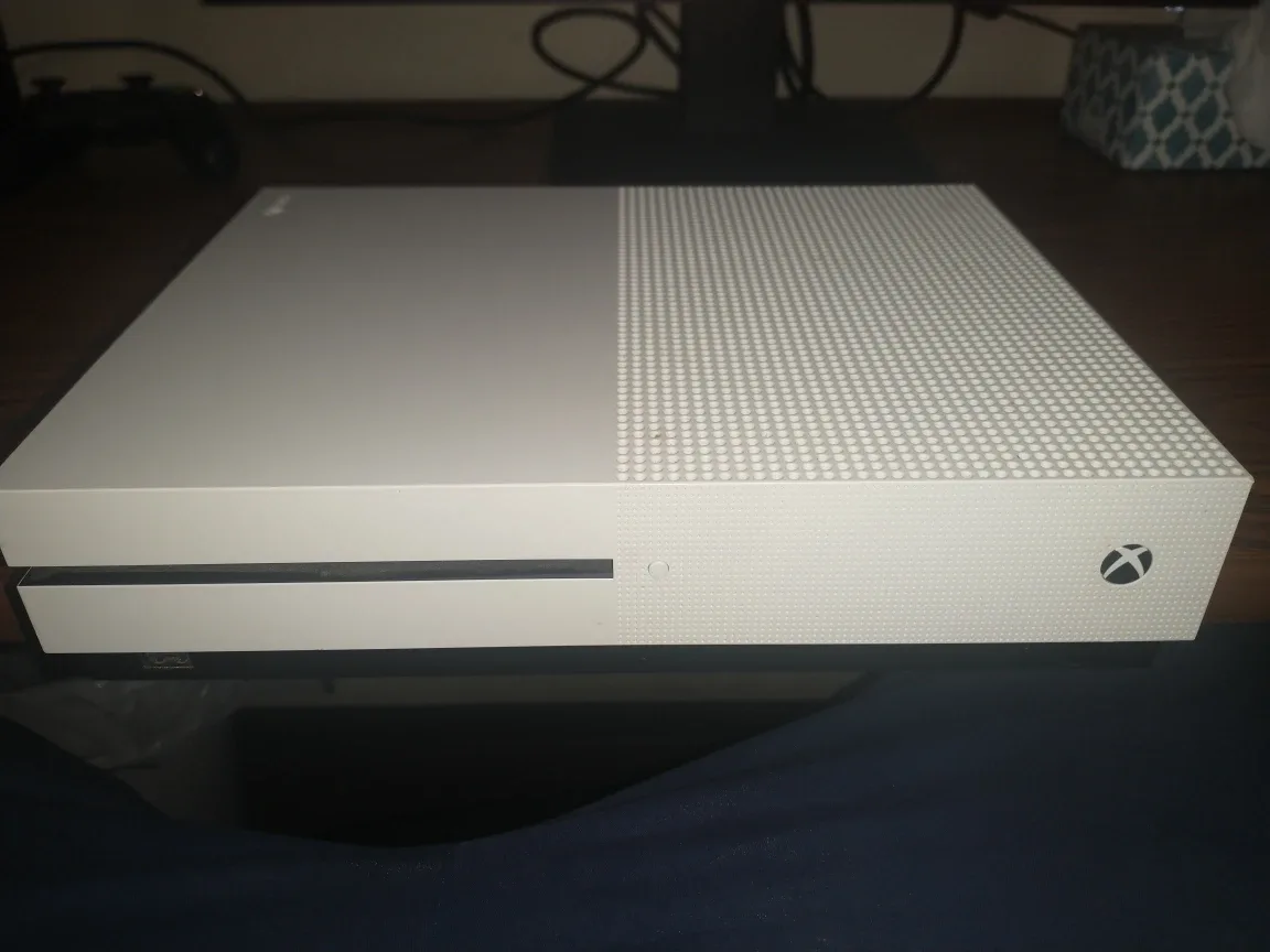 Xbox One S - Great Condition