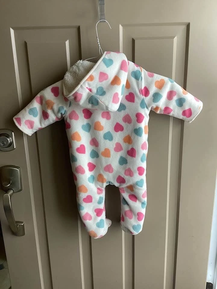 Girls sz 3-6 months sniwsuit - photo 2