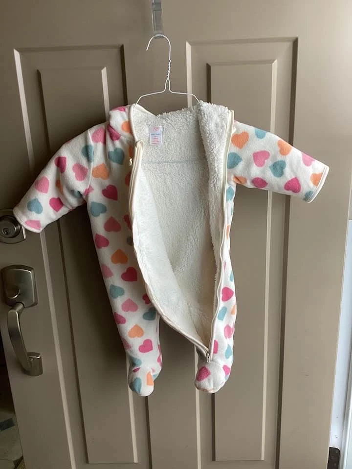 Girls sz 3-6 months sniwsuit - photo 3