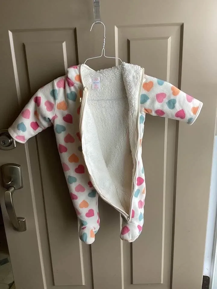 Girls sz 3-6 months sniwsuit image indicator(3)