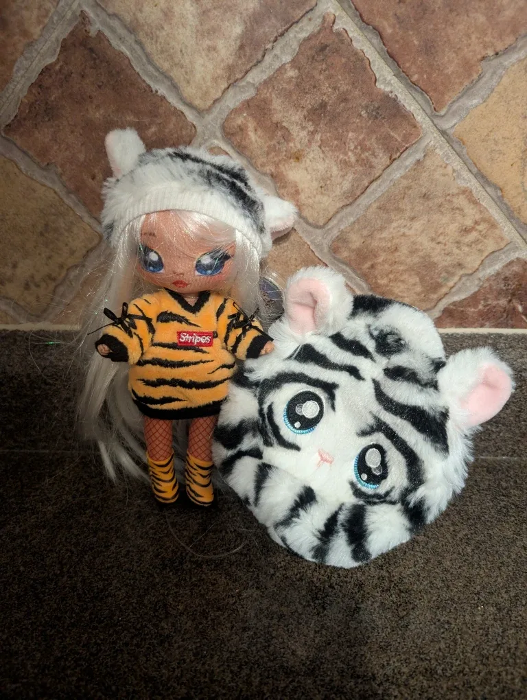 Na! Na! Na! Surprise Doll & Plush Purse image indicator(3)