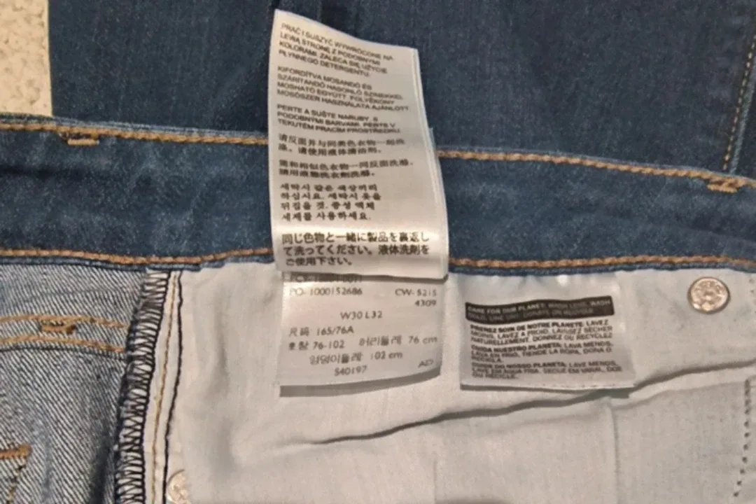 Levi's 712 Slim Jeans - W30 L32 image indicator(4)